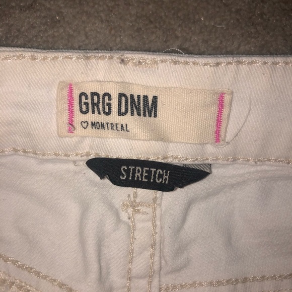 WHITE SHORTS - Picture 3 of 3